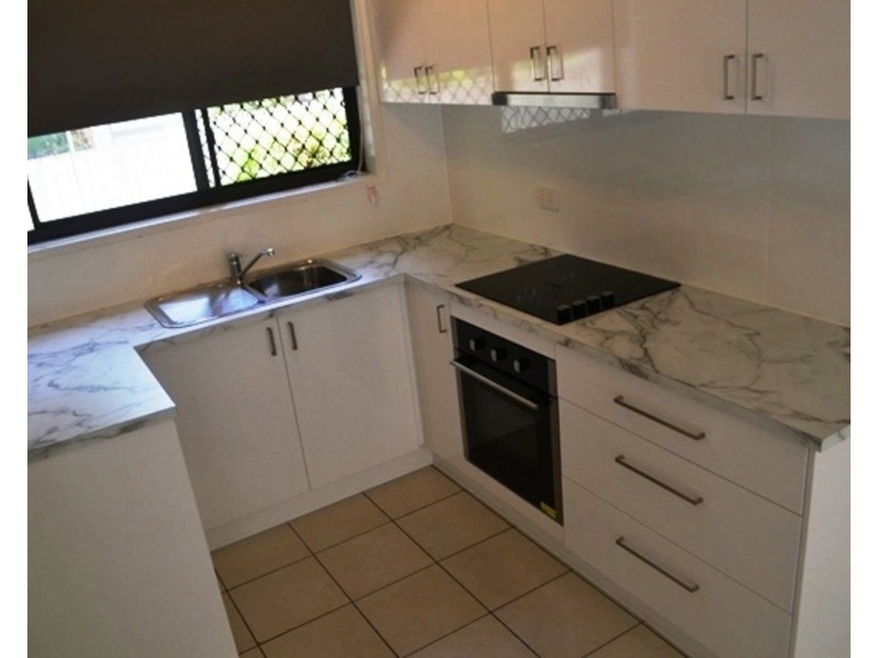 1/183 Muir Street, Labrador QLD 4215