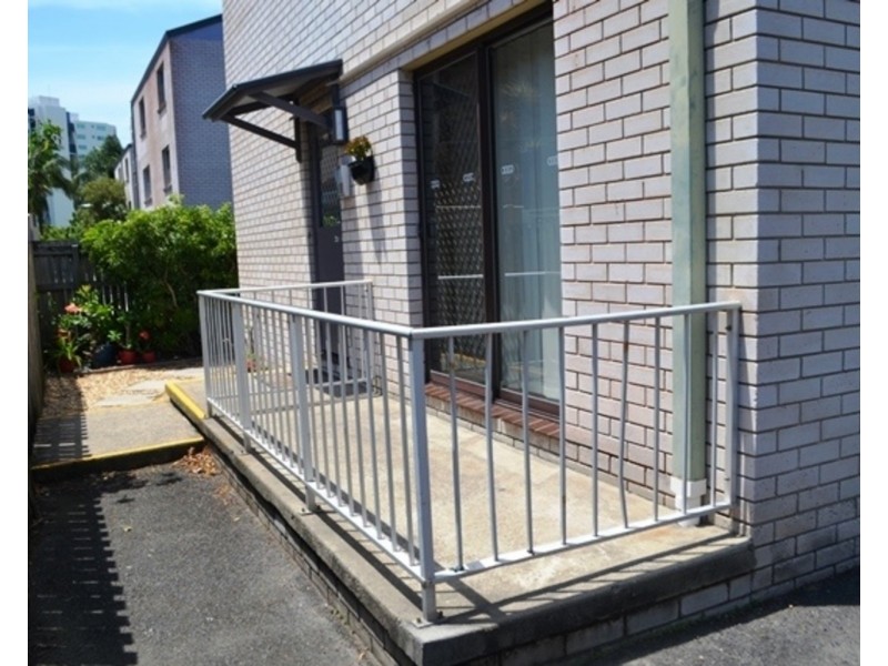 1/183 Muir Street, Labrador QLD 4215