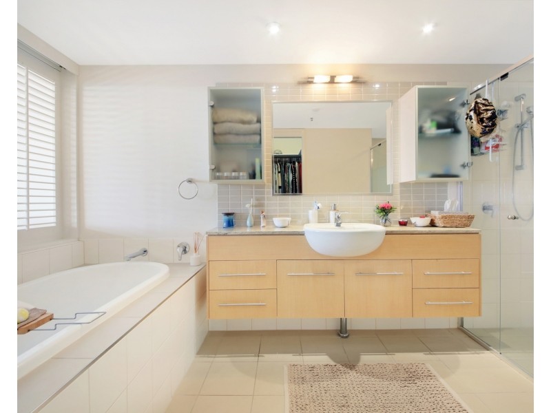 252/105 Scarborough Street, Southport QLD 4215