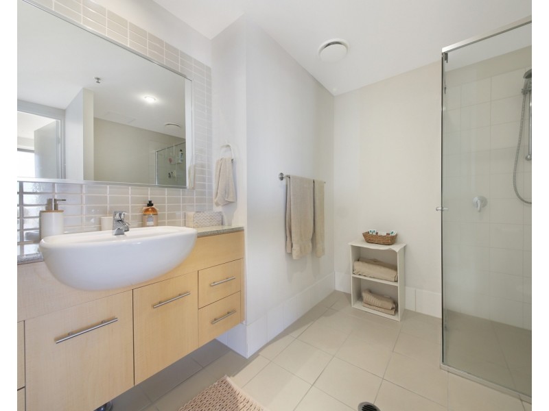 252/105 Scarborough Street, Southport QLD 4215