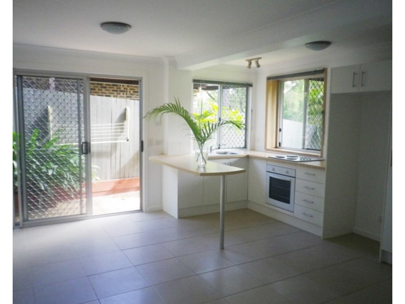 a/22 Warana Avenue, Southport QLD 4215