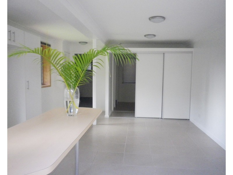 a/22 Warana Avenue, Southport QLD 4215