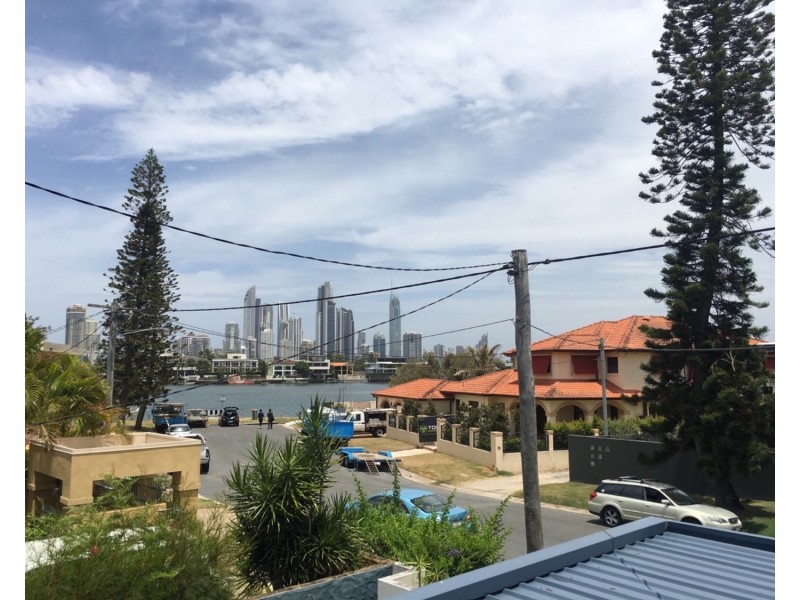 9 Yacht Street, Southport QLD 4215