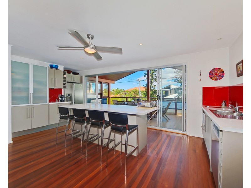9 Yacht Street, Southport QLD 4215