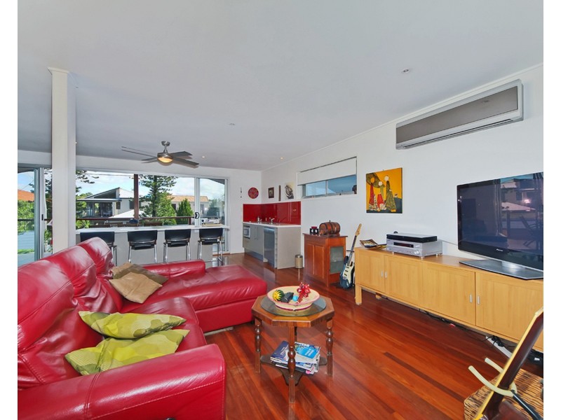 9 Yacht Street, Southport QLD 4215