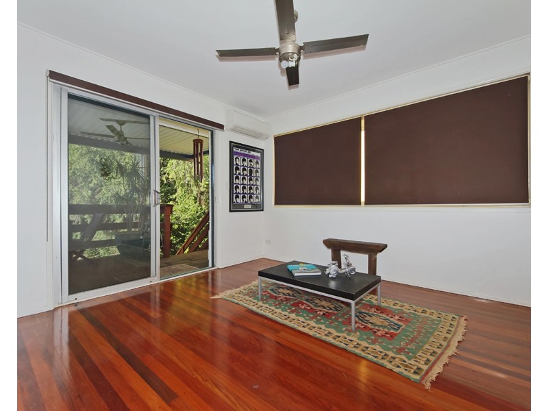 9 Yacht Street, Southport QLD 4215