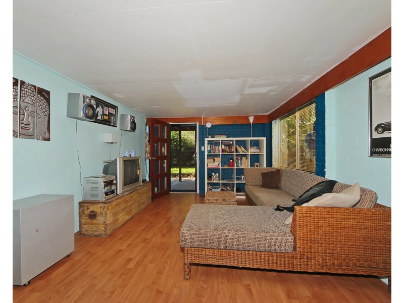 9 Yacht Street, Southport QLD 4215