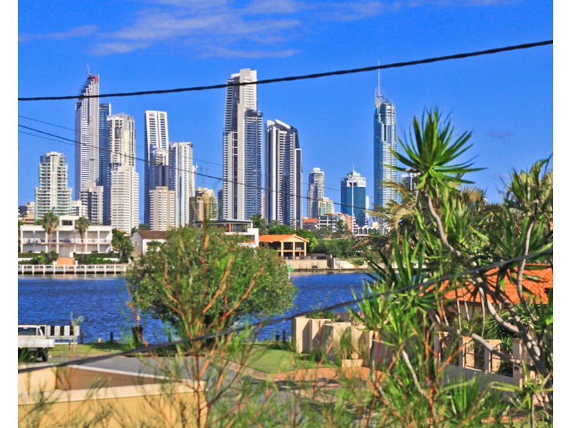 9 Yacht Street, Southport QLD 4215