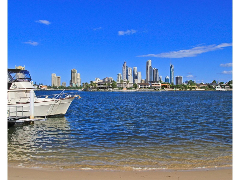 9 Yacht Street, Southport QLD 4215