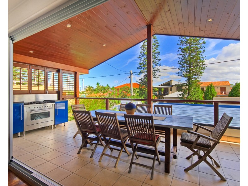 9 Yacht Street, Southport QLD 4215