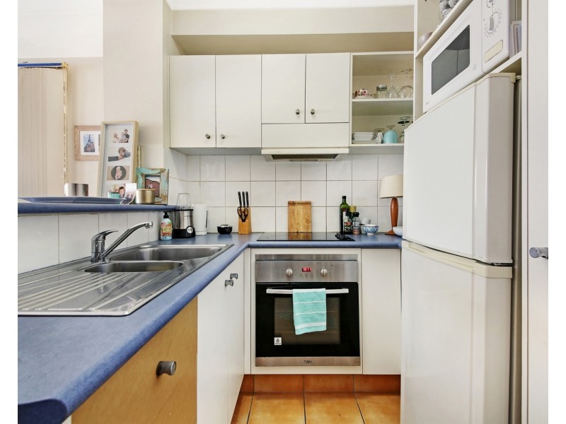 19/10 Purli Street, Chevron Island QLD 4217