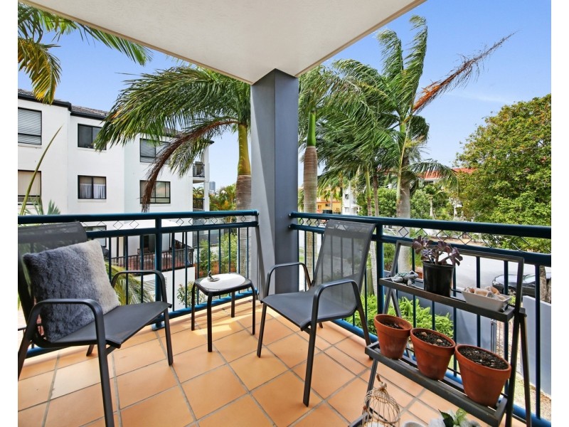 19/10 Purli Street, Chevron Island QLD 4217