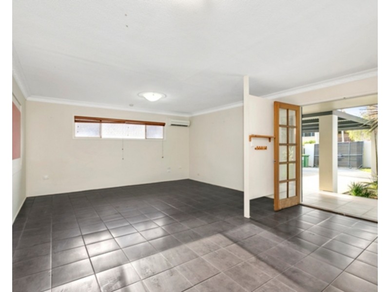 14 Elaine Street, Southport QLD 4215