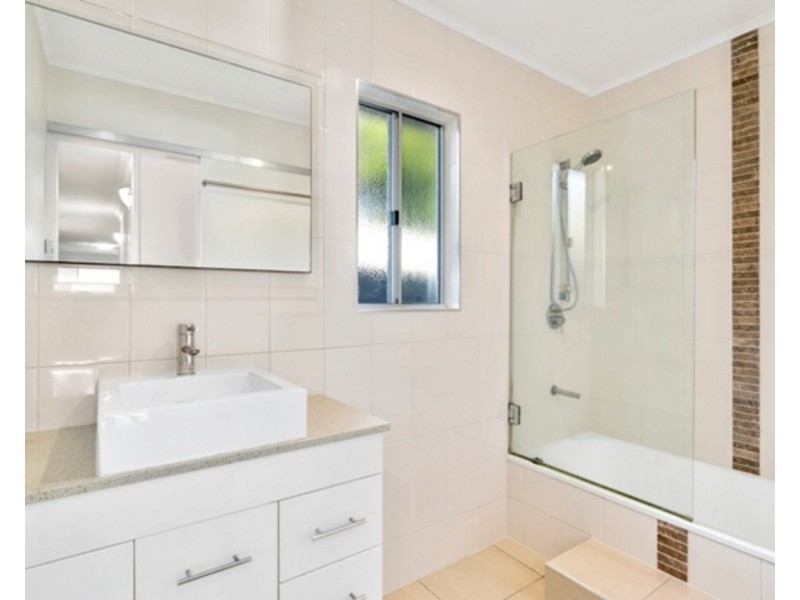 14 Elaine Street, Southport QLD 4215