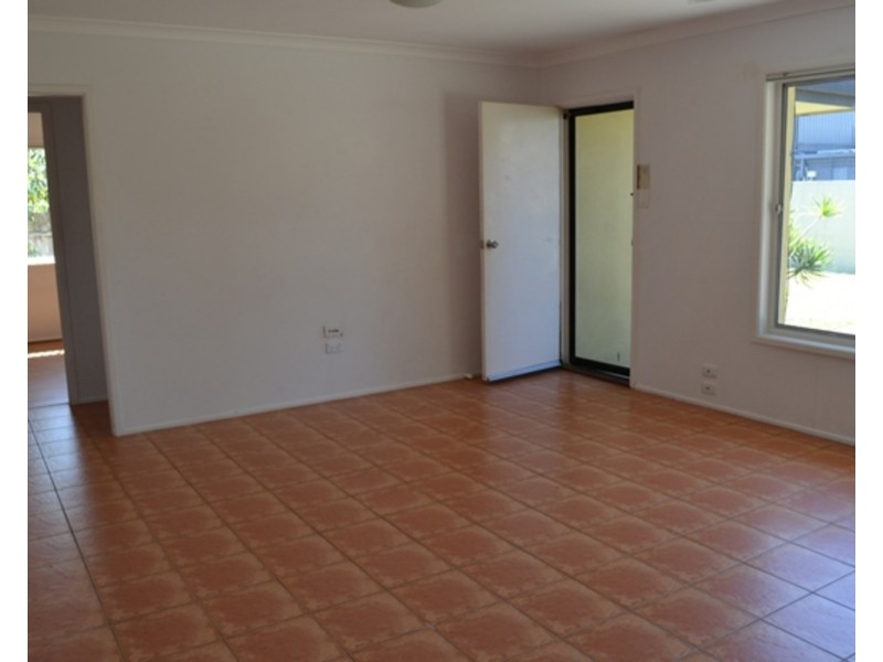 13 Chant Street, Broadbeach Waters QLD 4218