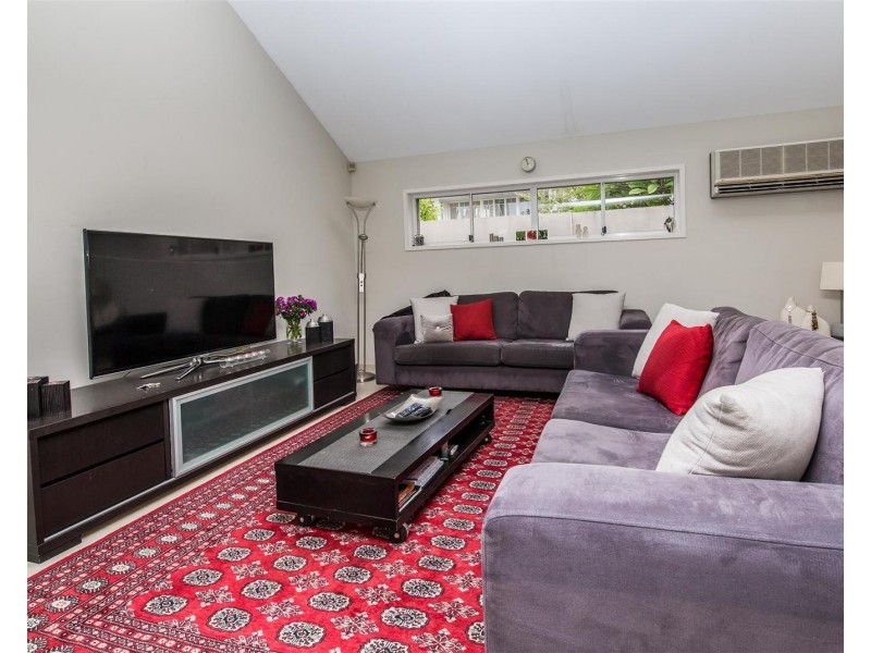 6 Wildash Street, Southport QLD 4215