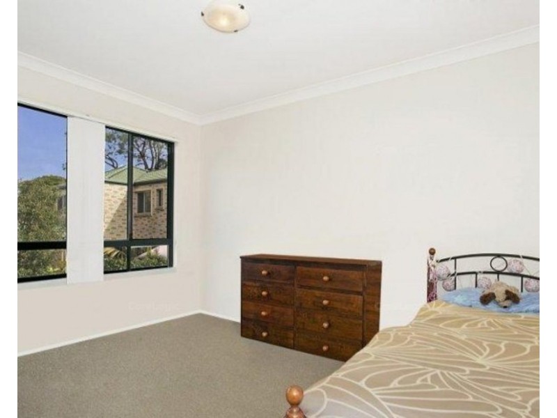 2/122 Pohlman Street, Southport QLD 4215