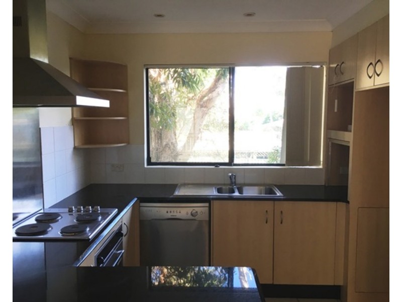 3/129 Muir Street, Labrador QLD 4215