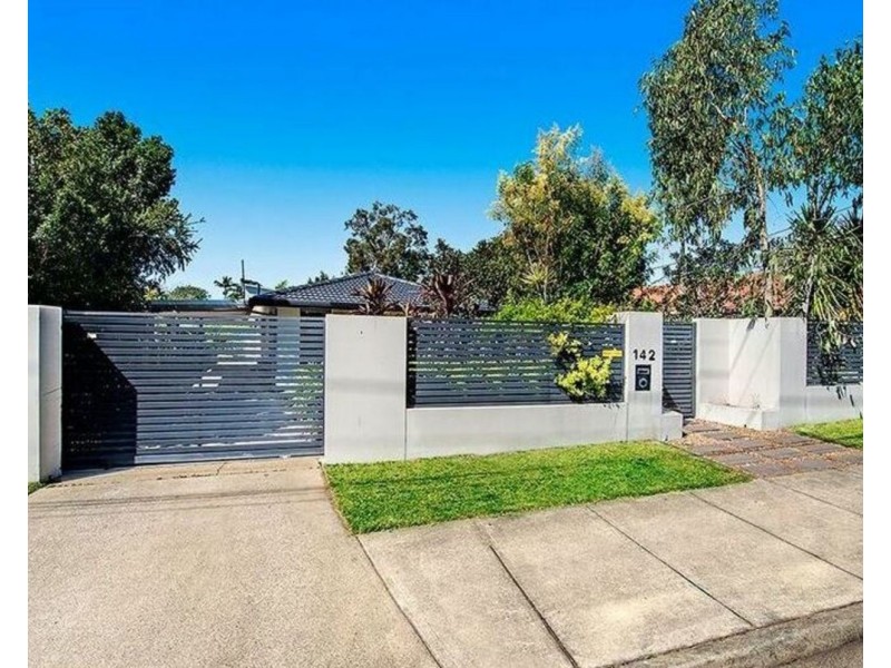 142 Government Road, Labrador QLD 4215