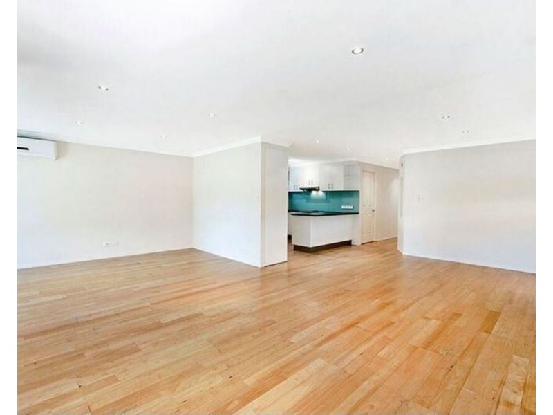 142 Government Road, Labrador QLD 4215