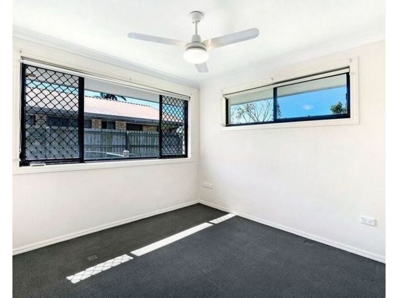 142 Government Road, Labrador QLD 4215