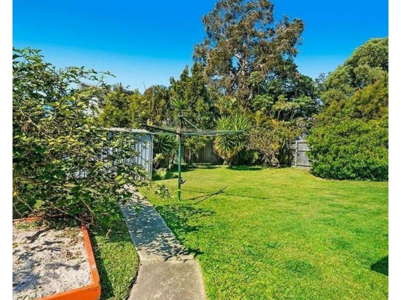 142 Government Road, Labrador QLD 4215