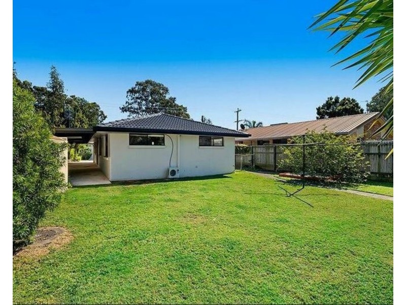 142 Government Road, Labrador QLD 4215