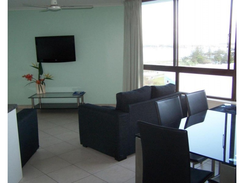 9C/114 Marine Parade, Southport QLD 4215