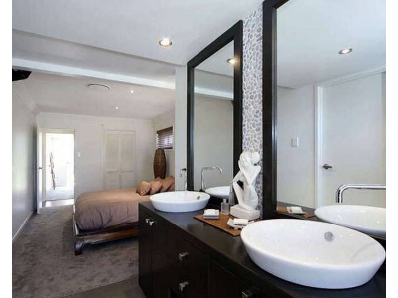 66 Salerno Street, Isle Of Capri QLD 4217