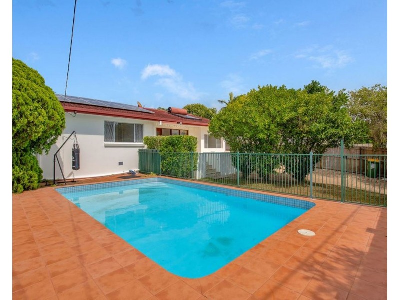 8 Cooleroo Avenue, Southport QLD 4215