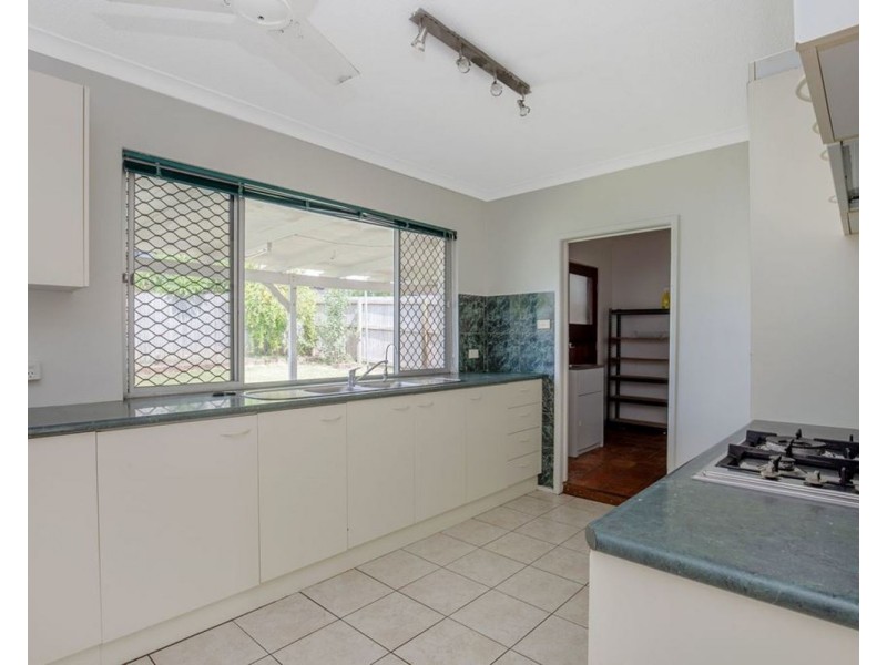 8 Cooleroo Avenue, Southport QLD 4215