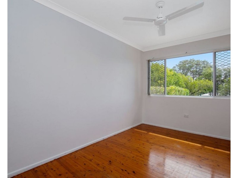 8 Cooleroo Avenue, Southport QLD 4215