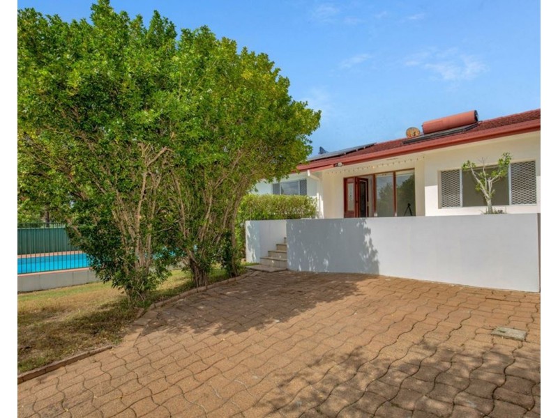 8 Cooleroo Avenue, Southport QLD 4215