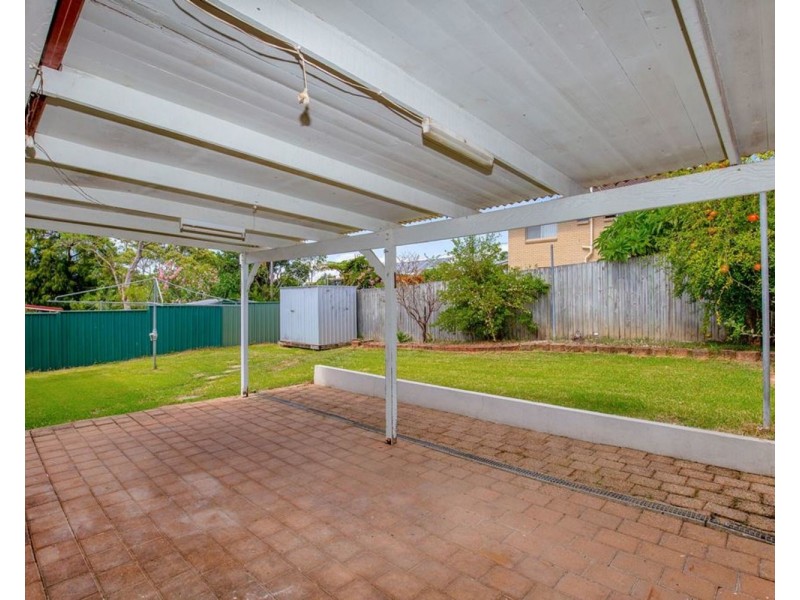 8 Cooleroo Avenue, Southport QLD 4215