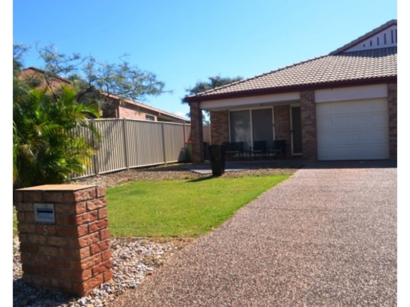 1/5 Tanias Place, Labrador QLD 4215