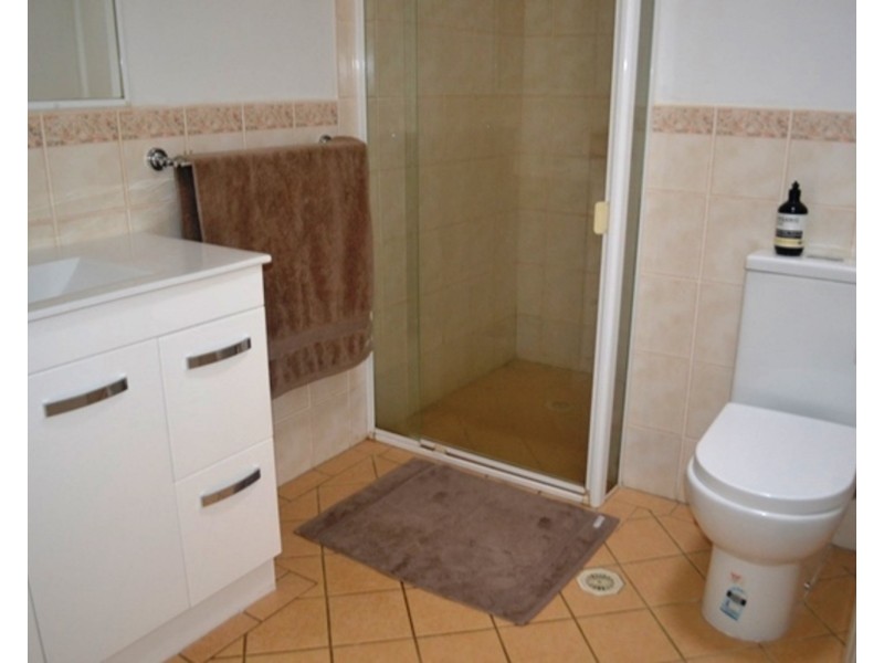 1/5 Tanias Place, Labrador QLD 4215
