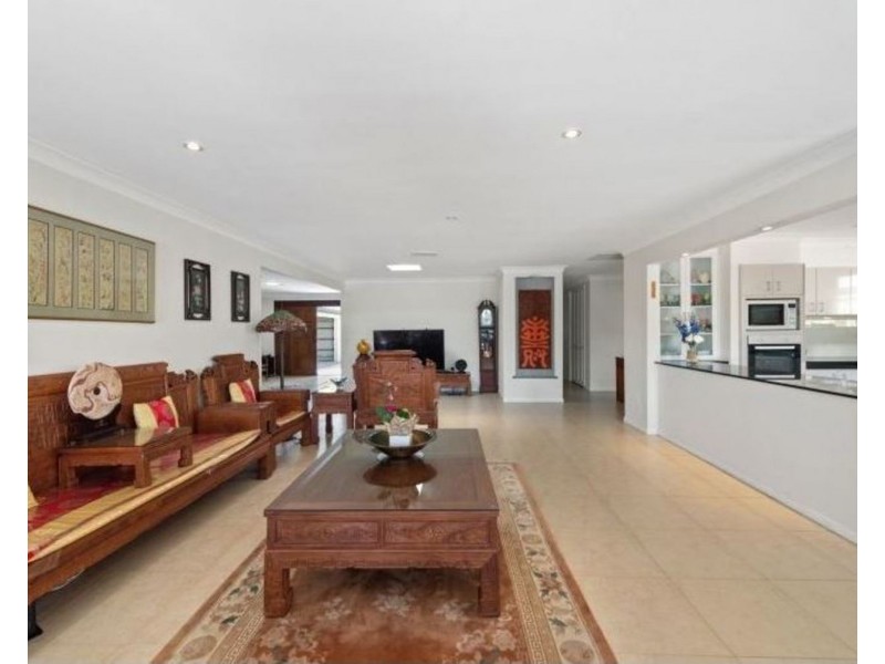 12 Gibraltar Drive, Isle Of Capri QLD 4217