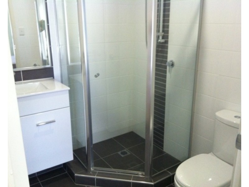 1/135 Falconer Street, Southport QLD 4215