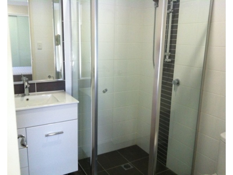 1/135 Falconer Street, Southport QLD 4215