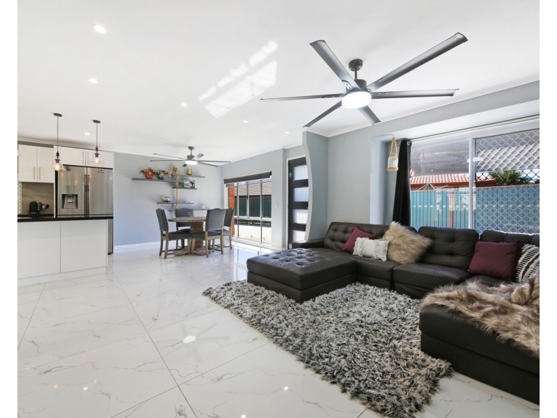 2/4 Elm Court, Labrador QLD 4215