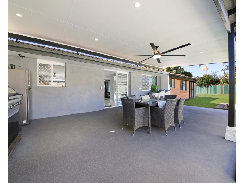 2/4 Elm Court, Labrador QLD 4215