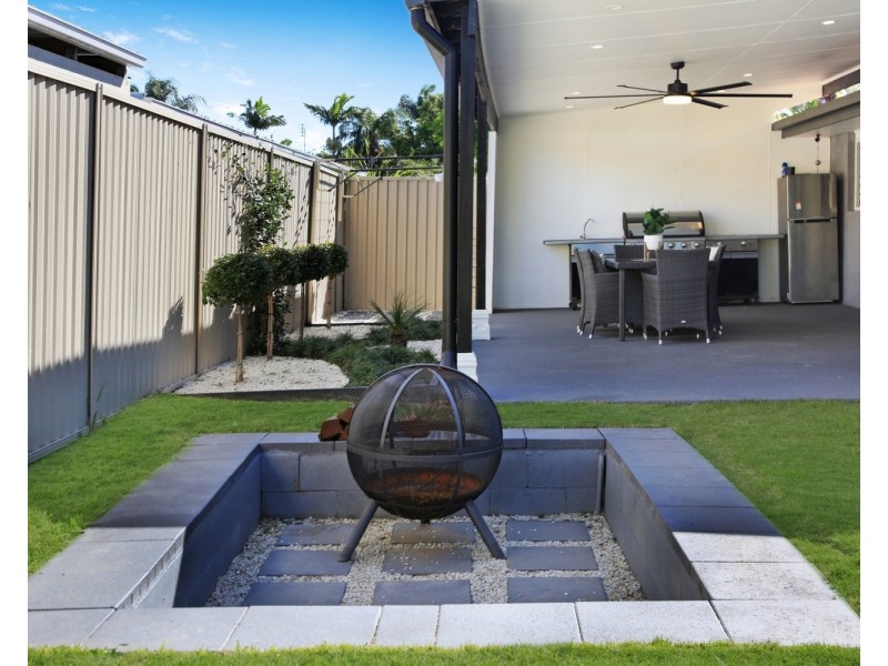 2/4 Elm Court, Labrador QLD 4215