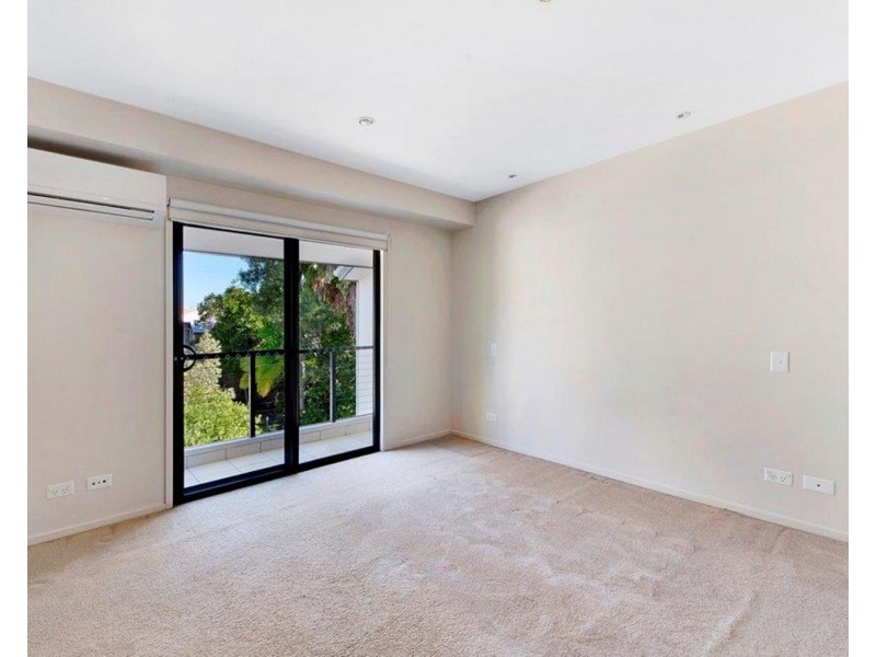 4/73-75 Benowa Road, Southport QLD 4215