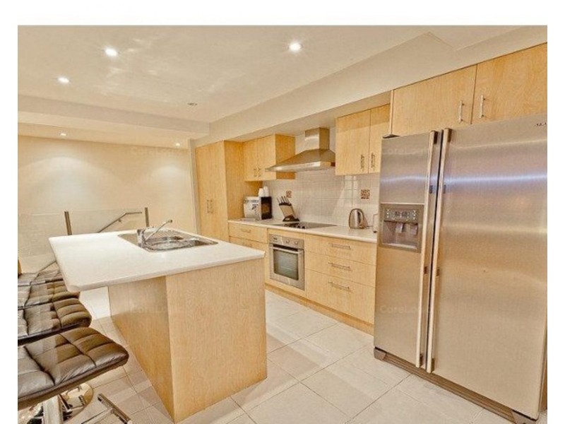 77 Ward Street, Southport QLD 4215