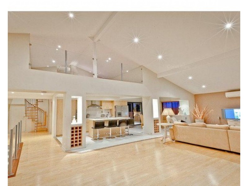 77 Ward Street, Southport QLD 4215