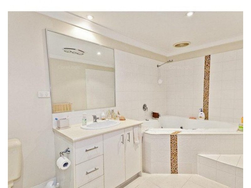 77 Ward Street, Southport QLD 4215