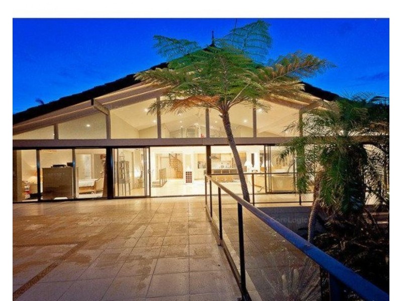 77 Ward Street, Southport QLD 4215