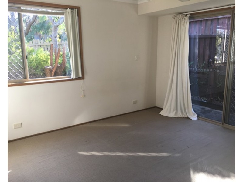 5 Cook Close, Southport QLD 4215