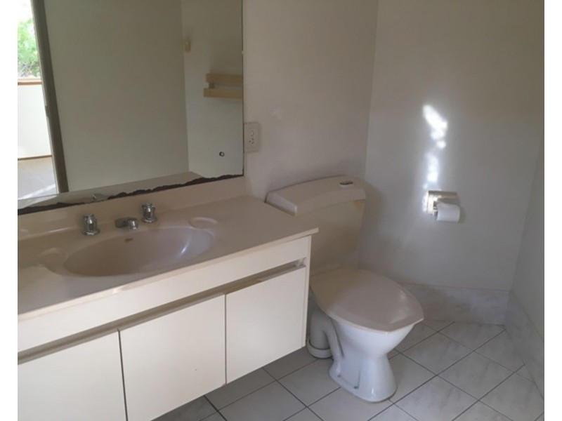 5 Cook Close, Southport QLD 4215