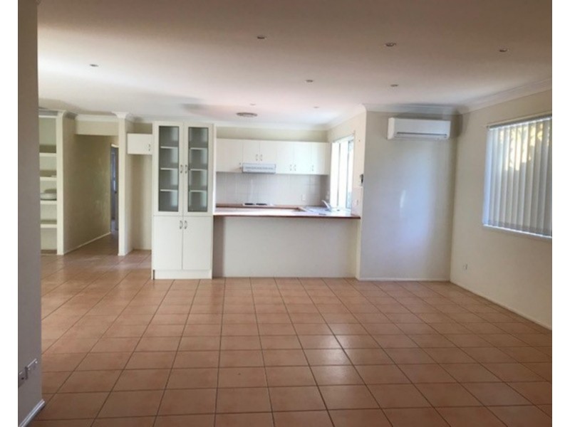 2/13 Jacqueline Avenue, Labrador QLD 4215